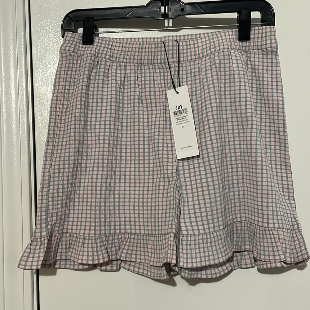 M
Gray Mis

JDY check frill short co-ord in light grey